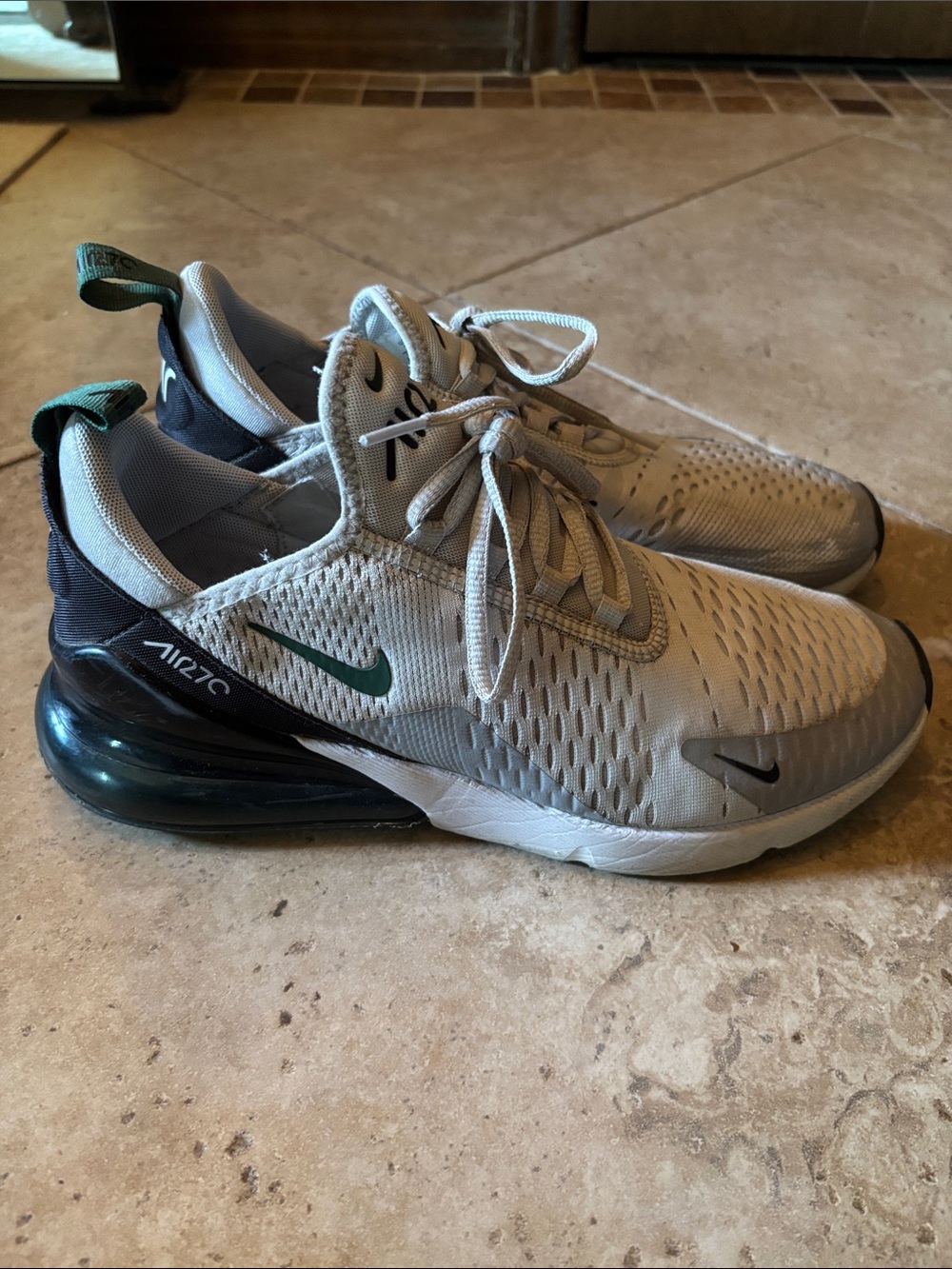 Nike Air270 White/Grey with Black and Green Heel Tab - Picture 4 of 10